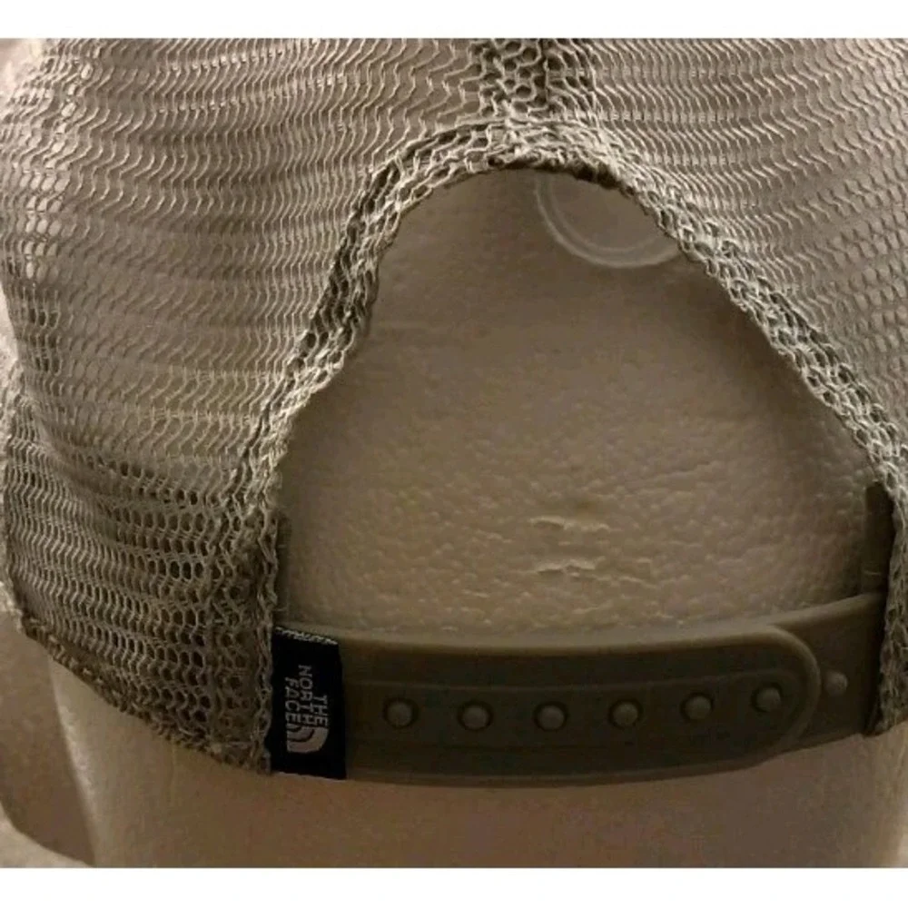 The North Face Mama Bear Snapback Mesh Trucker Hat Cap Gray/Blue Cap Sz 7